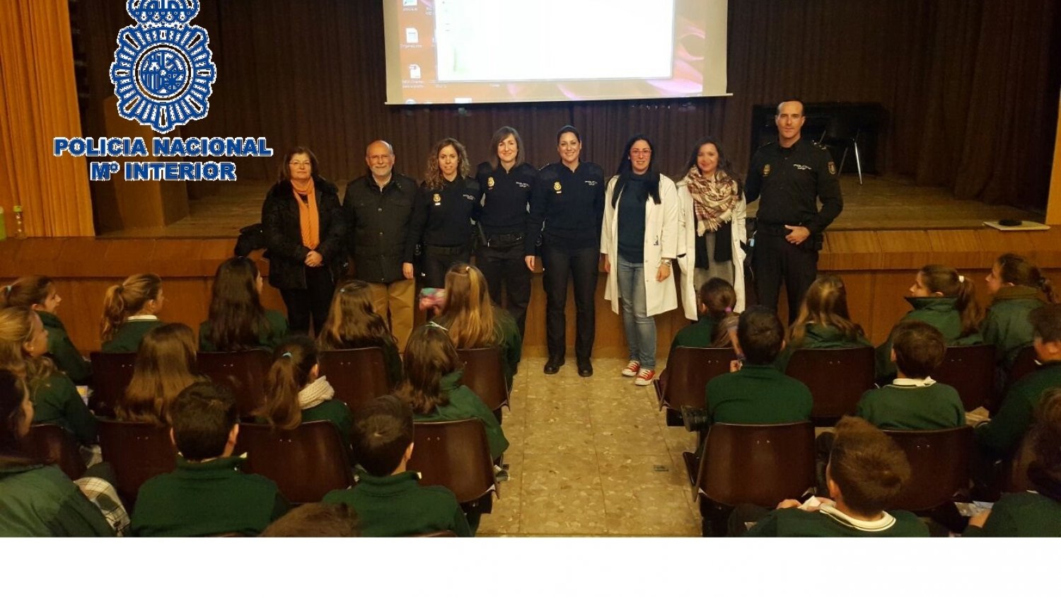 La Policía Nacional enseña a los escolares de Málaga cómo combatir los riesgos de Internet a través del programa Ciberexpert@