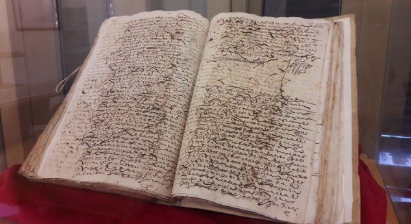 El Archivo Municipal concluye el año cervantino exponiendo un documento de la época en la que el escritor visitó Málaga