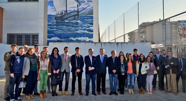 La Ruta de Murales Artísticos suma una obra hiperrealista inspirada en los símbolos del escudo de Estepona