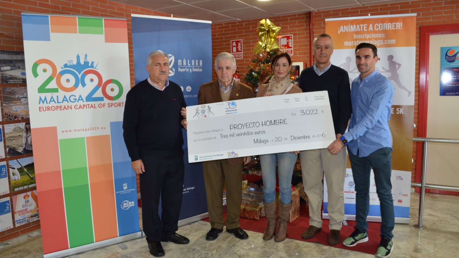 La Fundación Cesma recoge 3.022 euros en el cheque solidario del VII Maratón de Málaga