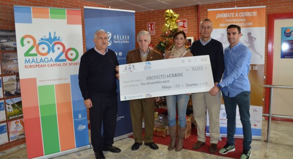 La Fundación Cesma recoge 3.022 euros en el cheque solidario del VII Maratón de Málaga