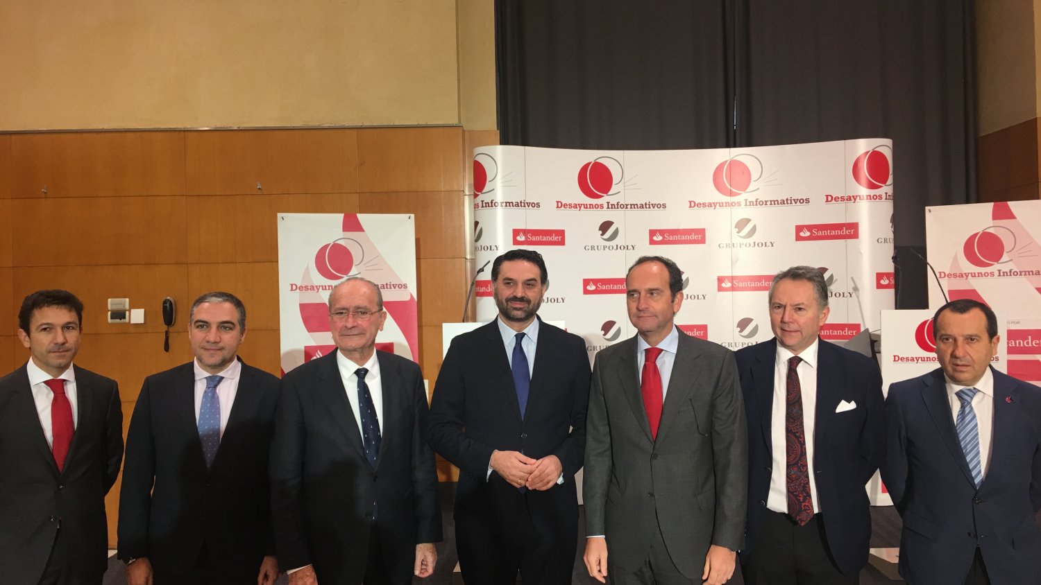 El consejero de Turismo avanza que las políticas turísticas se orientarán a las pymes para “ganar músculo” empresarial