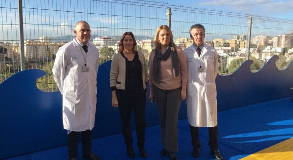 La Junta crea un nuevo espacio que recrea una playa mediterránea en la terraza del Hospital Materno Infantil