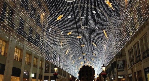 Málaga amplía los fines de semana a 3 los pases del espectáculo de calle Larios