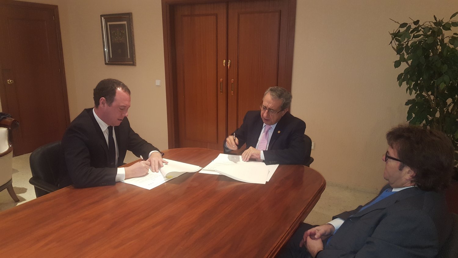 La UMA y la Unión de Abogados Europeos firman un convenio de colaboración