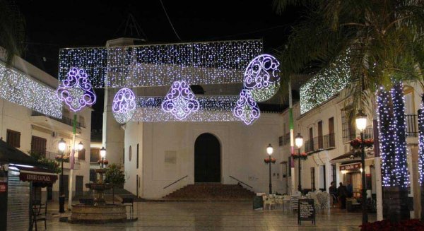 La Plaza Baja protagoniza el encendido del alumbrado navideño de Alhaurín el Grande