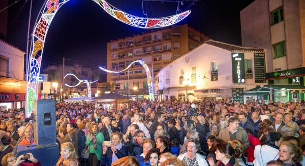 Torremolinos estrena un alumbrado navideño que dejará ‘congelados’ a los asistentes