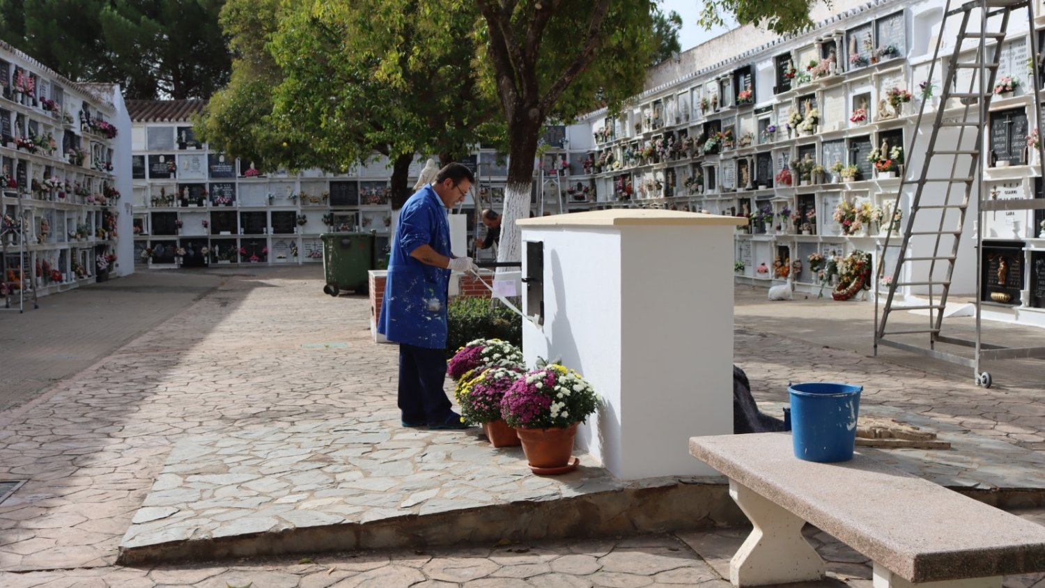 Ronda ultima los preparativos en el Cementerio de San Lorenzo para celebrar el Día de Todos los Santos