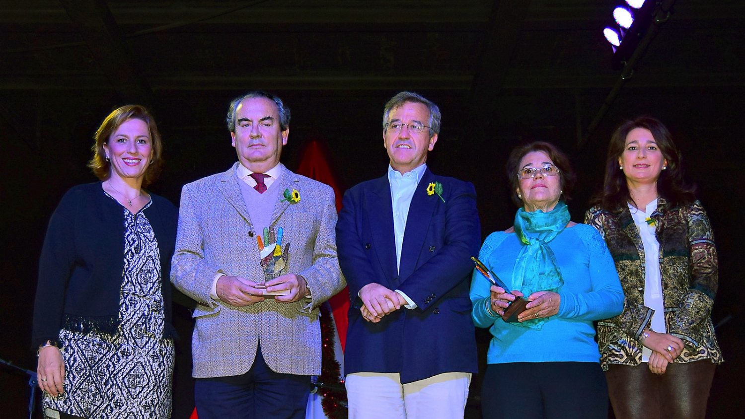 Estepona premia la solidaridad de Cudeca y de la voluntaria Mercedes González