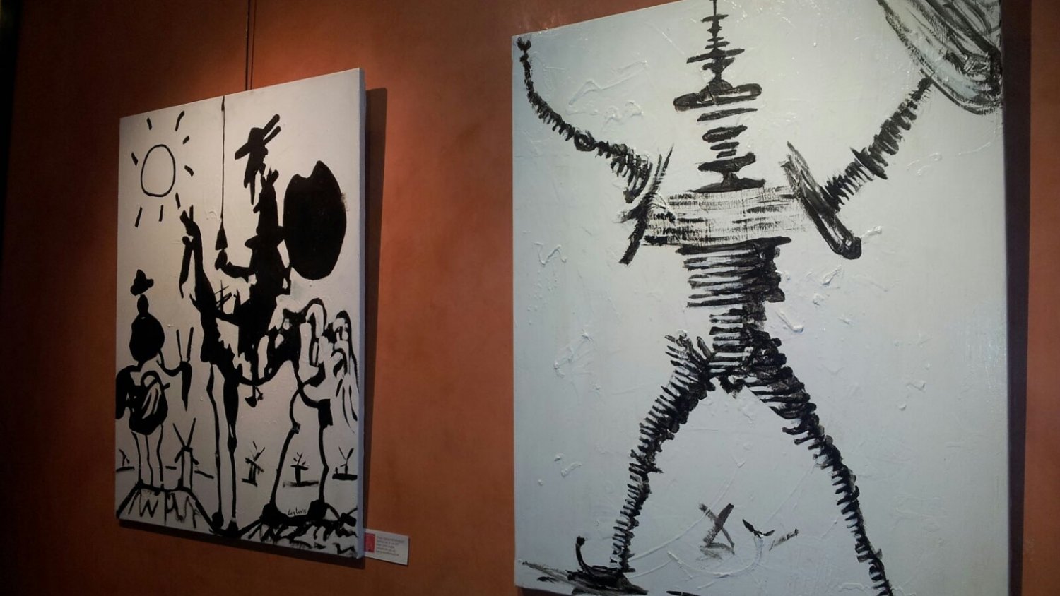 El pintor malagueño Curro Leyton inaugura la exposición “El calor de la abstracción” en Estepona