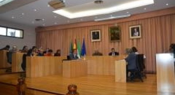 Vélez-Málaga aprueba la creación de una mesa de trabajo para diseñar acciones en la erradicación de la violencia de género