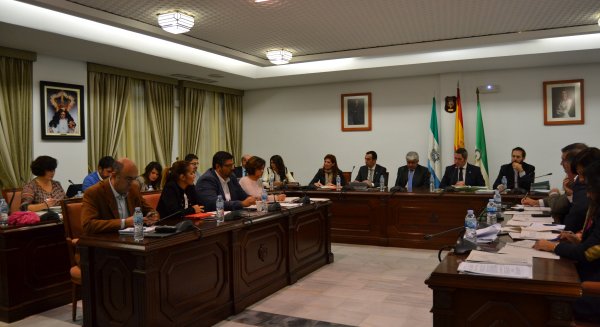 Mijas se suma al Día contra la Violencia de Género con la lectura de un manifiesto en el pleno corporativo