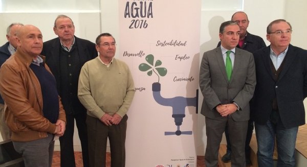 La Diputación analizará soluciones al problema del agua para la agricultura de la Axarquía