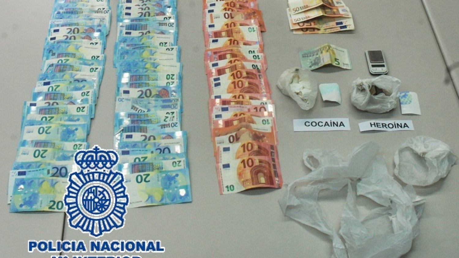 Desmantelan un punto de almacenamiento y venta de droga en un trastero de una finca de Estepona