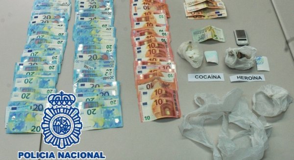 Desmantelan un punto de almacenamiento y venta de droga en un trastero de una finca de Estepona