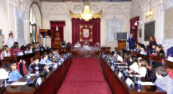 El pleno infantil de Málaga aborda el acoso escolar, la igualdad entre chicos y chicas y los derechos del niño refugiado