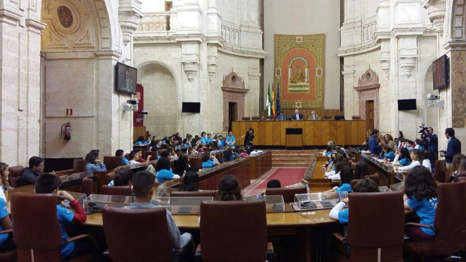 Niños y adolescentes de Alhaurín el Grande participan con el Ayuntamiento en el Pleno Infantil del Parlamento Andaluz