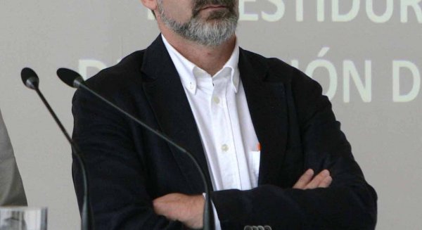 Gonzalo Sichar presenta el libro 'Las Siglas de la Democracia' sobre la evolución de las 333 organizaciones políticas de España