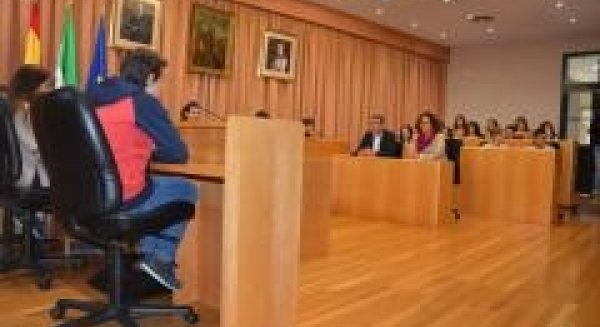 Alumnos de 19 centros educativos del municipio participan en el pleno infantil del Ayuntamiento de Vélez-Málaga