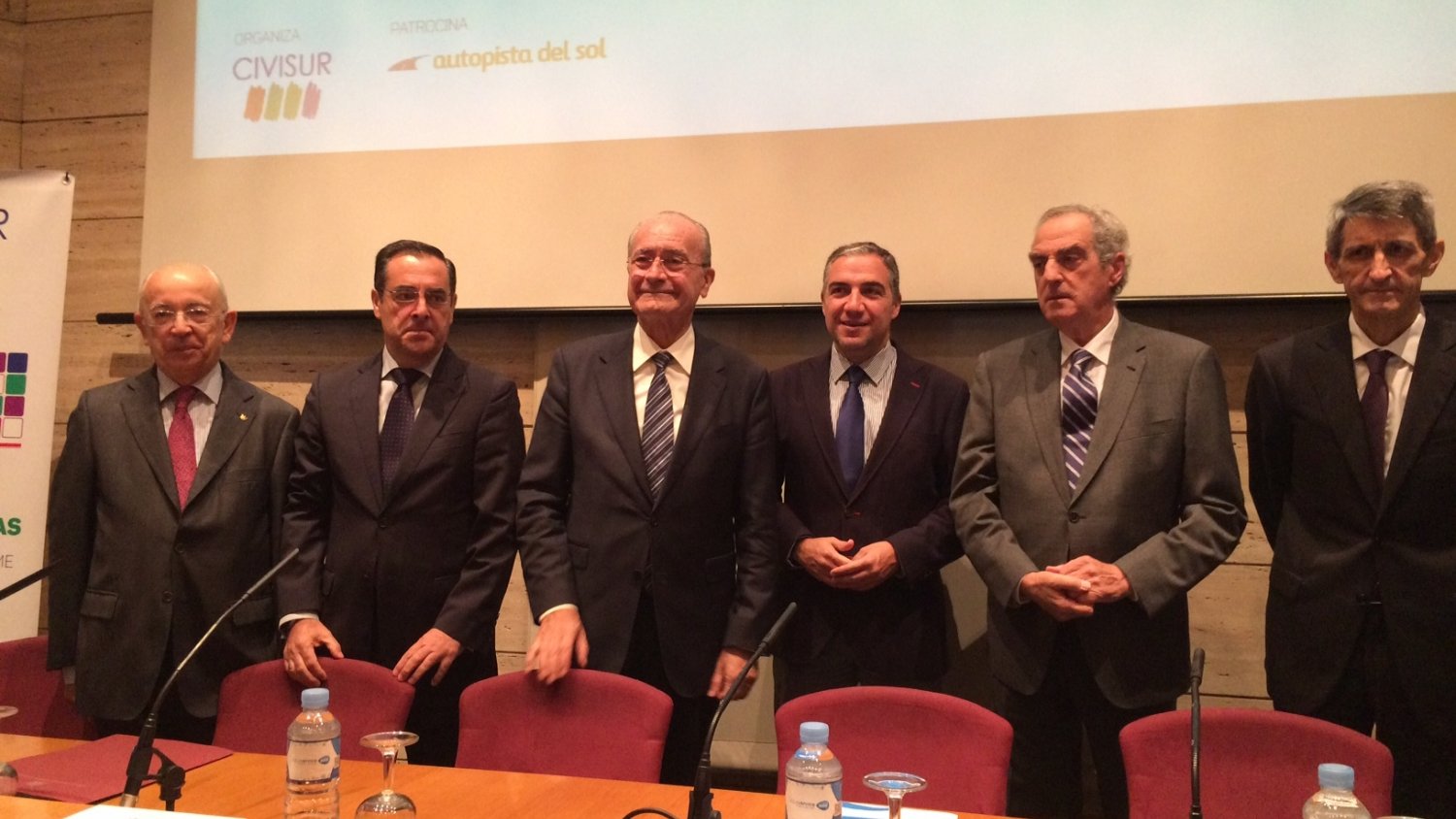 Bendodo anima a completar las obras pendientes en Málaga ante el desafío del aumento de población