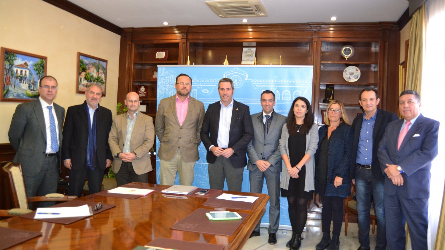 Mijas se reúne con promotores y constructores para mejorar los procedimientos administrativos de licencia de obra mayor