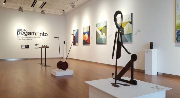 Unicaja inaugura la exposición pictórica y escultórica del 'Grupo Pegamento' por cuatro artistas afincados en Andalucía