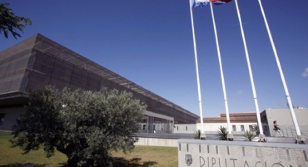 IU acusa a Bendodo de impedir debatir en Diputación diversas mociones