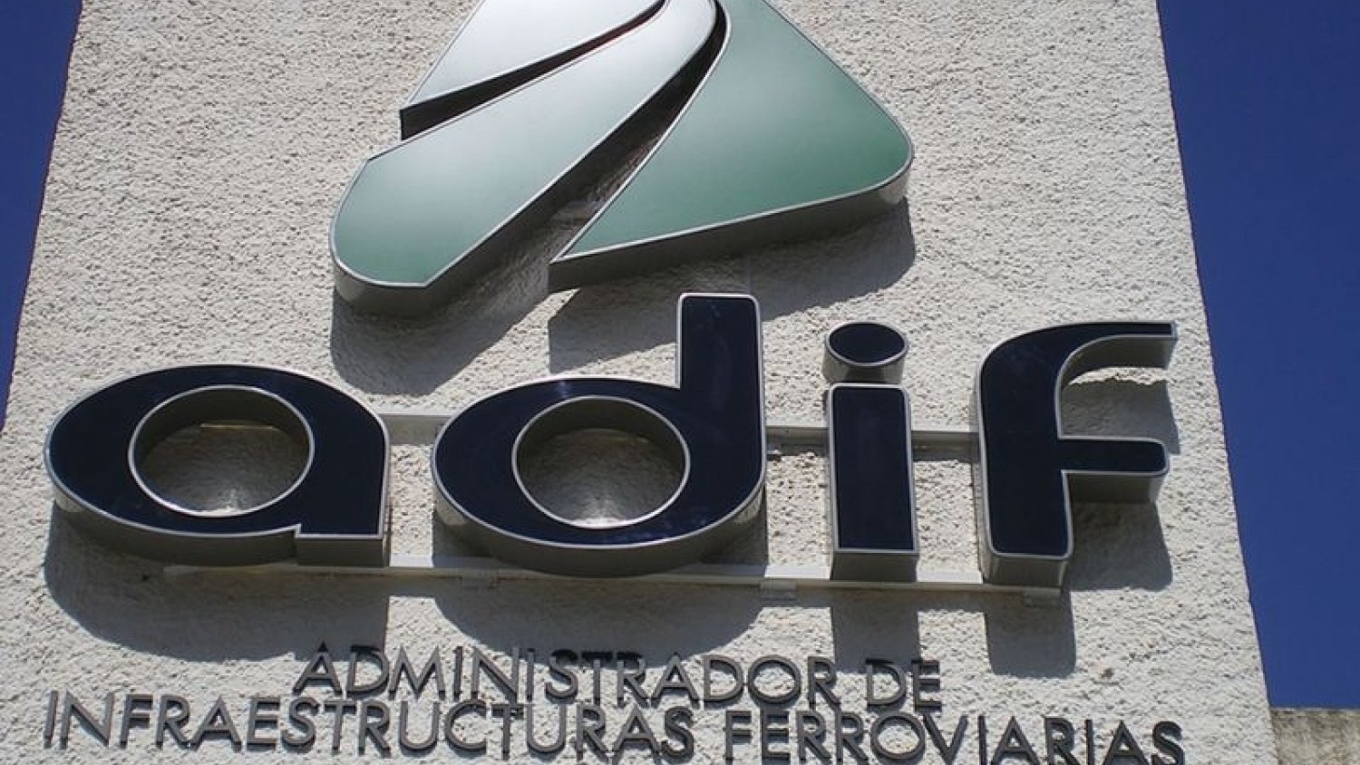 Adif adjudica por 9,4 millones de euros el control de la vegetación en la red convencional de Andalucía y Extremadura