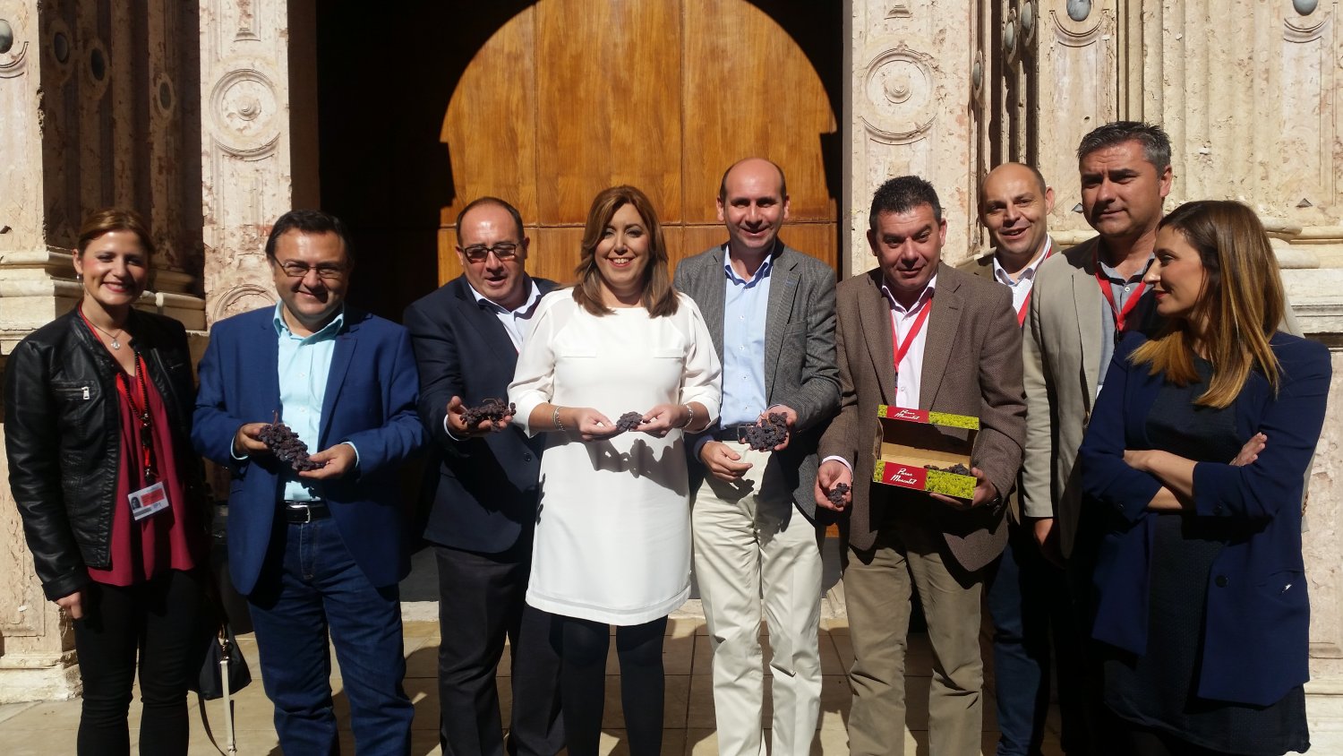El PSOE pide el apoyo del Parlamento andaluz a la uva pasa malagueña