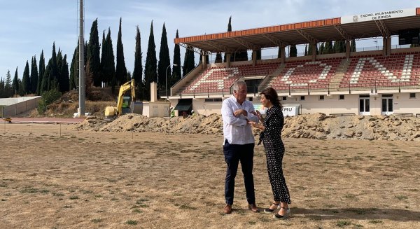 Ronda inicia las obras para sustituir el césped natural por artificial en la Ciudad Deportiva