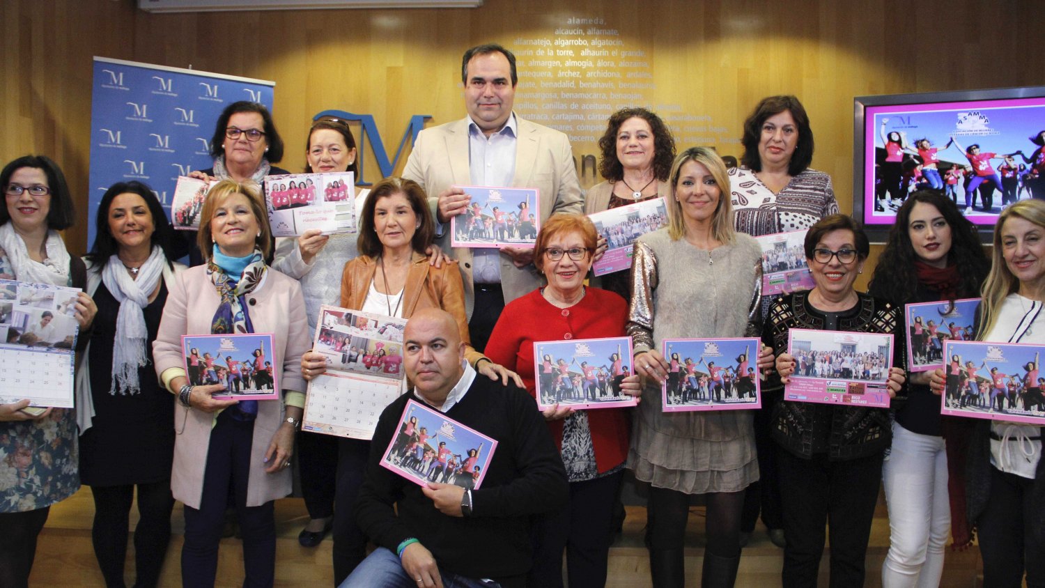 Asamma presenta un calendario solidario para ayudar a mujeres con cáncer de mama