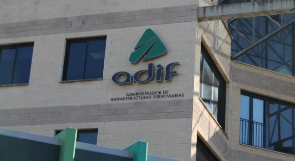 Adif saca a subasta pública 32 inmuebles de su propiedad en Andalucía
