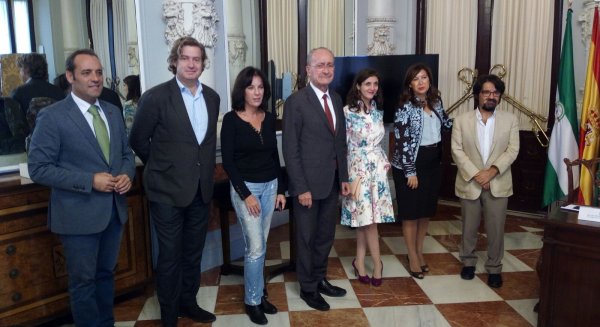 El Ayuntamiento entrega al escritor Jorge Fernández Gonzalo el Premio Málaga de Ensayo 'José María González Ruiz'