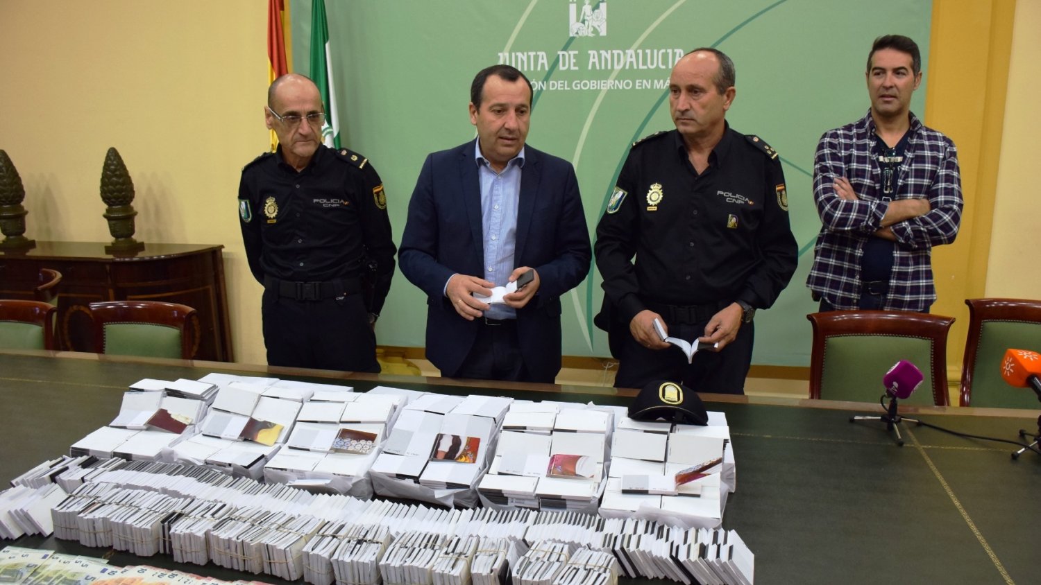 La Policía adscrita a la Junta desarticula una organización dedicada a la venta ilegal de lotería en Málaga