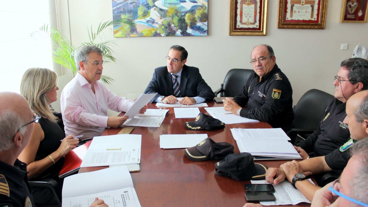 La Junta Local de Seguridad de Estepona aborda medidas para reforzar la seguridad a las víctimas de la violencia de género