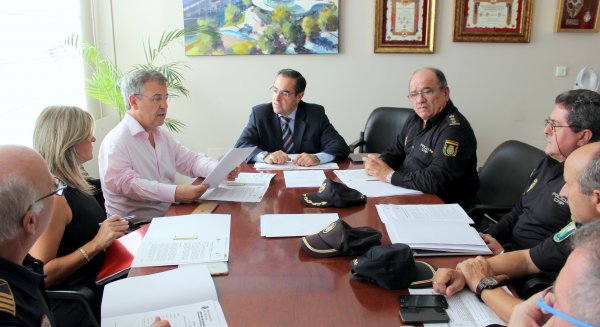 La Junta Local de Seguridad de Estepona aborda medidas para reforzar la seguridad a las víctimas de la violencia de género