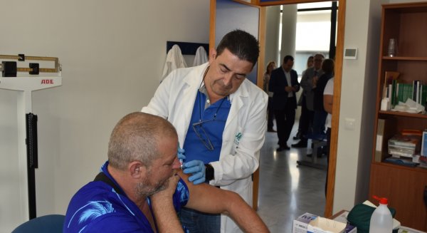 La Junta inicia la campaña de vacunación con la adquisición de  216.000 dosis para evitar complicaciones a la población de riesgo