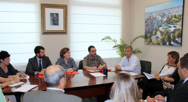 La mesa de trabajo en Estepona sobre vivienda implica a entidades bancarias para evitar desahucios y facilitar alquileres sociales