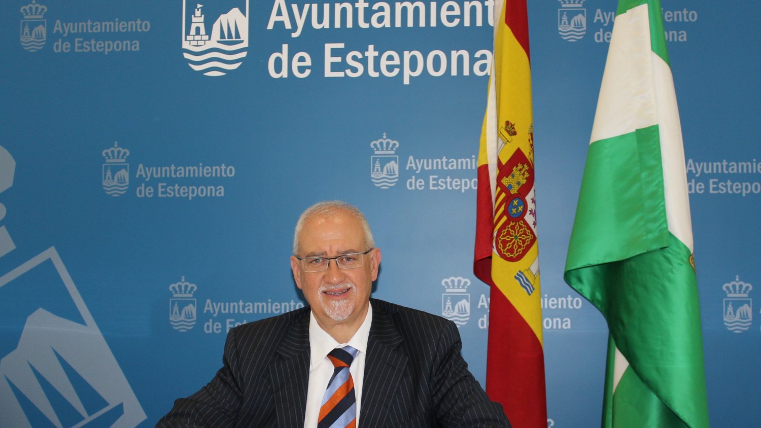 Estepona amplía el servicio gratuito de autobús a los cementerios con motivo de la Festividad de Todos los Santos