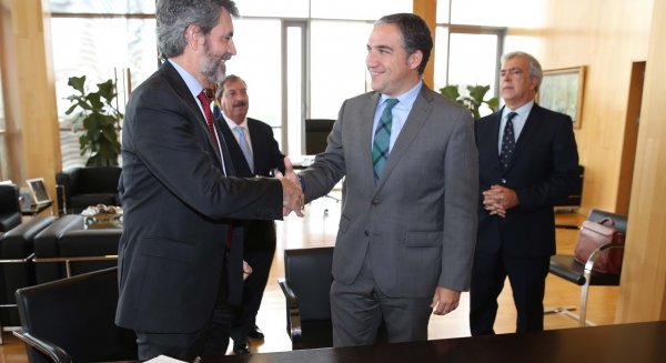 Bendodo defiende en las Jornadas Nacionales de Jueces Decanos “una justicia eficaz, ágil e igualitaria”