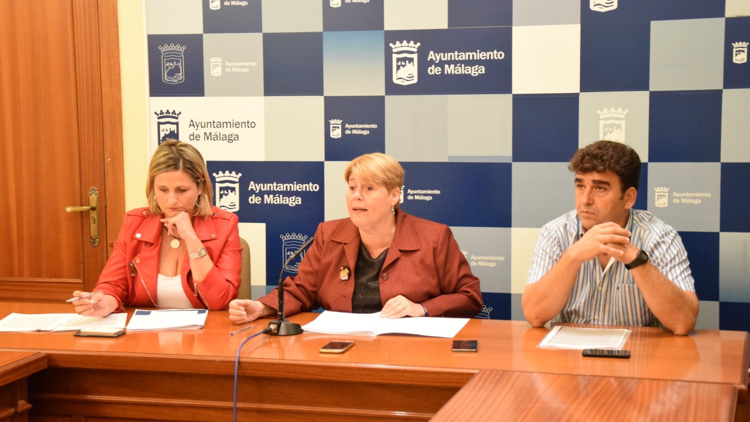 El PSOE acusa al alcalde de no hacer nada contra la situación irregular del segundo directivo de SMASSA