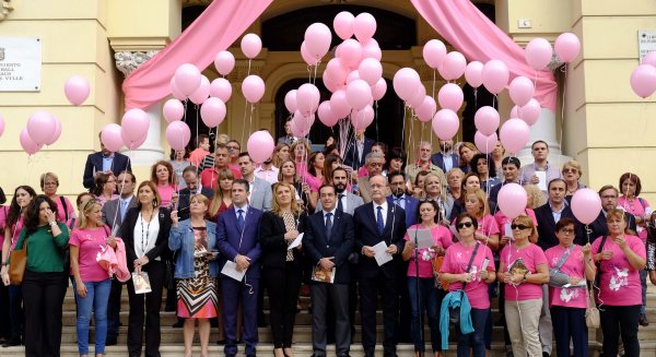 Celebrado el Día Internacional del Cáncer de Mama en el Ayuntamiento de Málaga