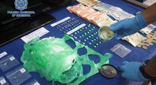 Desmantelan dos puntos de venta de droga en Mijas y detienen a cinco personas