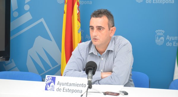 Estepona retira en un año 70 vallas de publicidad para reducir la contaminación visual