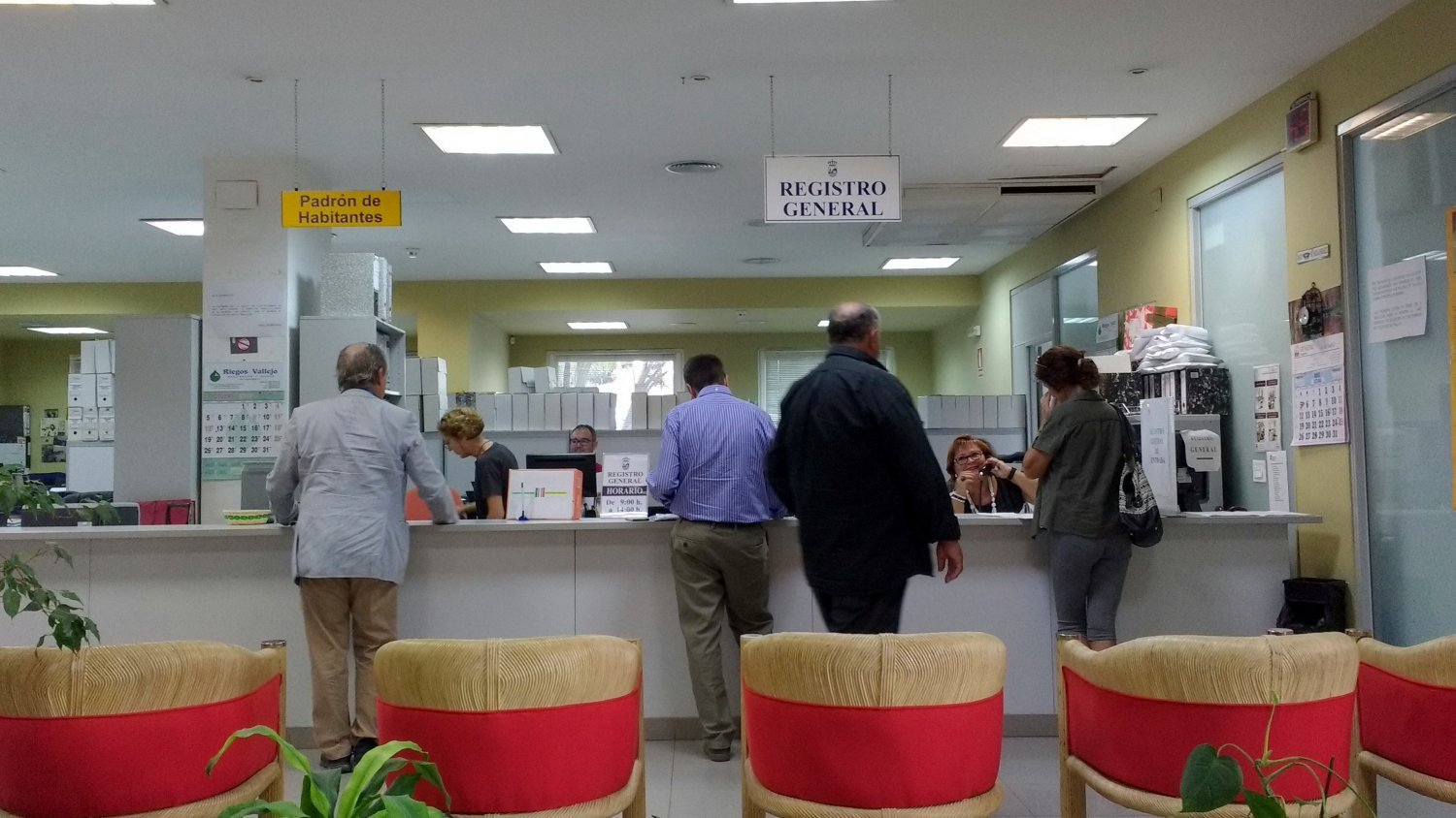 Estepona facilita a los ciudadanos los primeros trámites de gestión a través de la administración electrónica