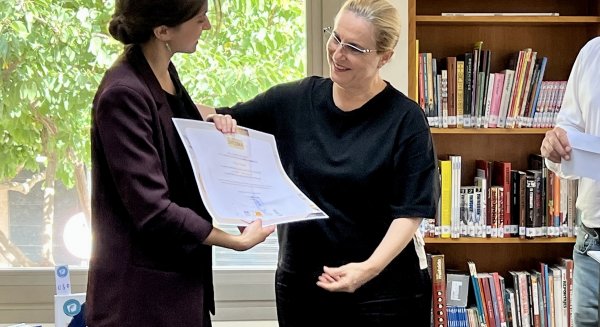 La artista Esther Peces recibe el I Premio Internacional de Álbum Ilustrado ‘Ciudad de Fuengirola’