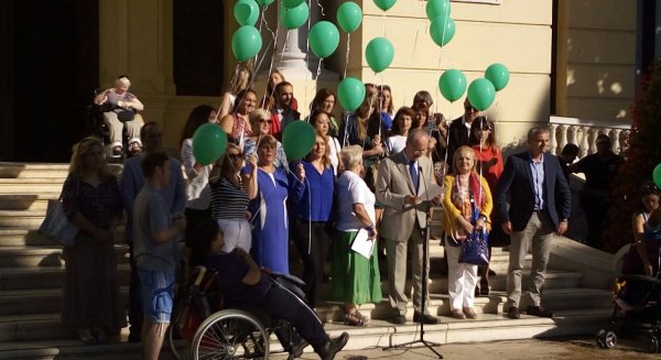 El alcalde de Málaga participa en la lectura del manifiesto por el Día Mundial de la Artritis
