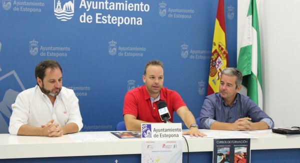 Estepona presenta una nueva oferta de cursos formativos para jóvenes, que contarán con una reducción en el precio
