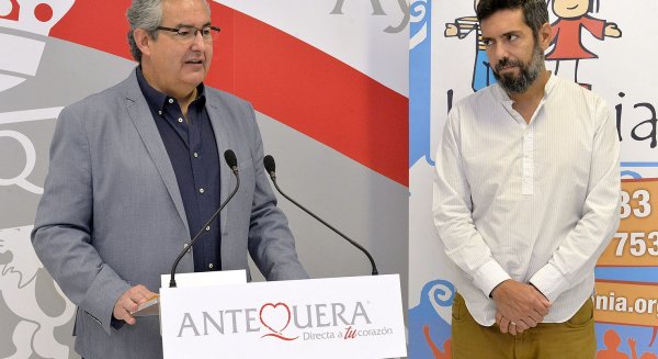 Antequera colabora con la Asociación Infania en promover el programa de acogimiento familiar para niños con problemas en su entorno familiar
