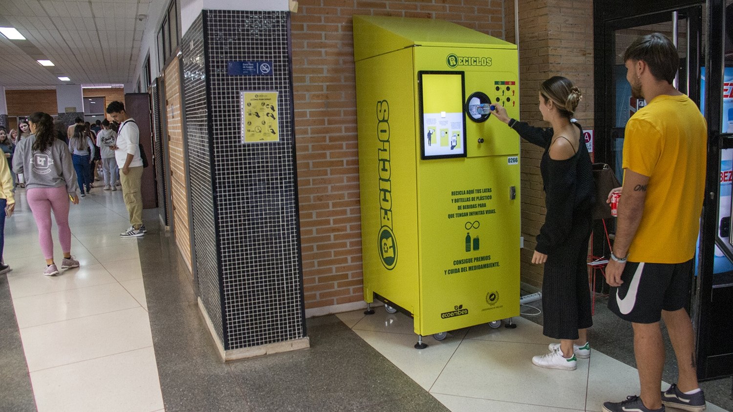UMA.- Un total de seis centros universitarios instalan máquinas que recompensan por reciclar